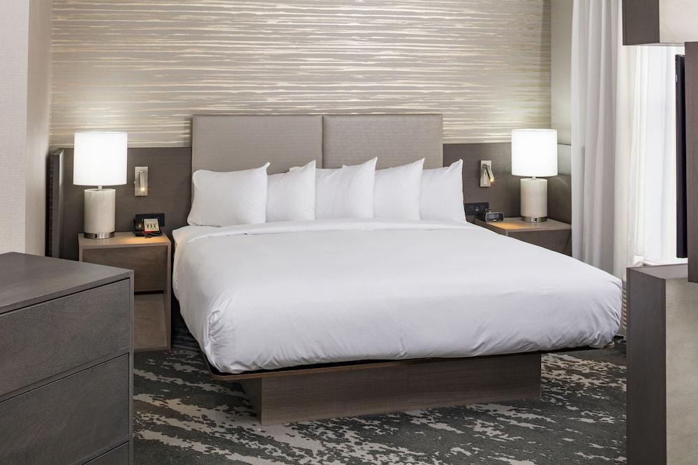 Hotel Doubletree By Hilton Boston Logan Airport Chelsea Exterior foto