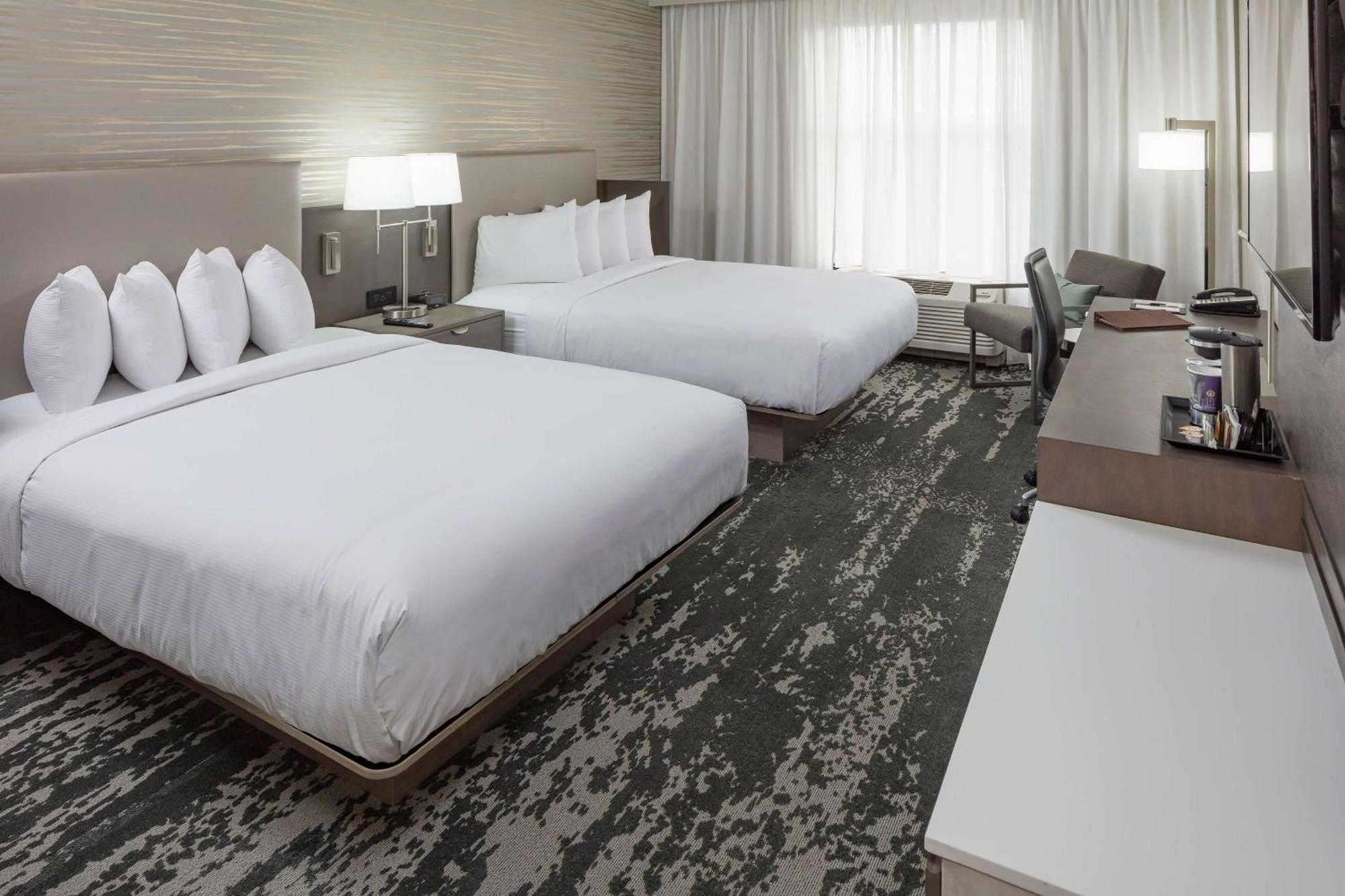 Hotel Doubletree By Hilton Boston Logan Airport Chelsea Exterior foto