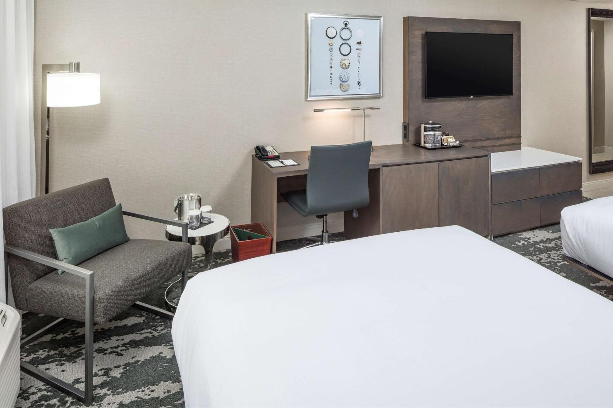 Hotel Doubletree By Hilton Boston Logan Airport Chelsea Exterior foto