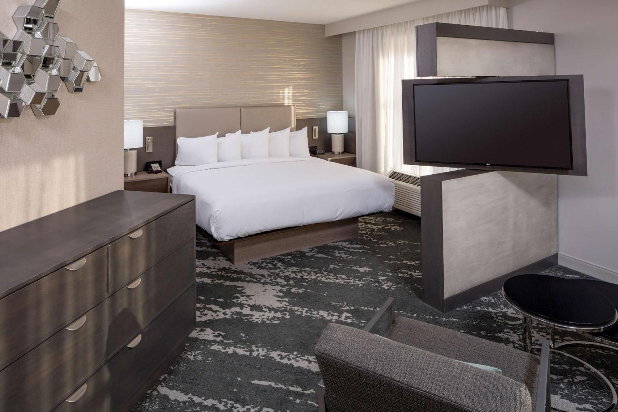 Hotel Doubletree By Hilton Boston Logan Airport Chelsea Exterior foto